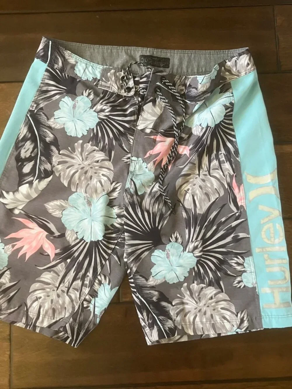 Hurley Tropical Hibiscus Board Shorts - Men's Size 30 - Used